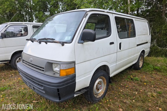 1995 Toyota HiAce 4 WD 5 seter reparasjonsobjekt/delebil