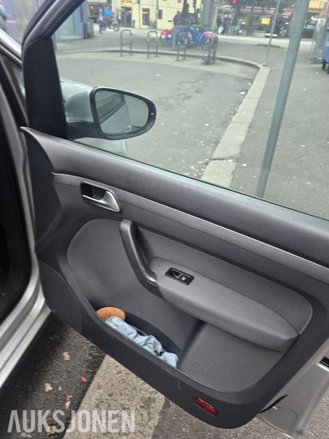 2011 Volkswagen Touran 1.6 TDI 105HK AUTOMAT, HENGERFESTE, S+V DEKK