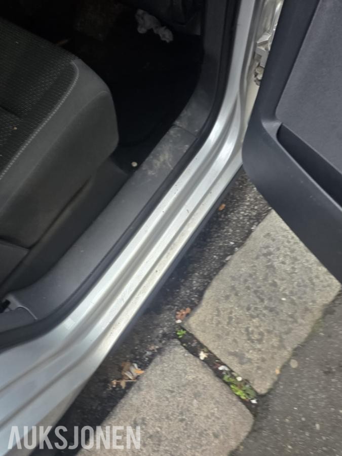 2011 Volkswagen Touran 1.6 TDI 105HK AUTOMAT, HENGERFESTE, S+V DEKK