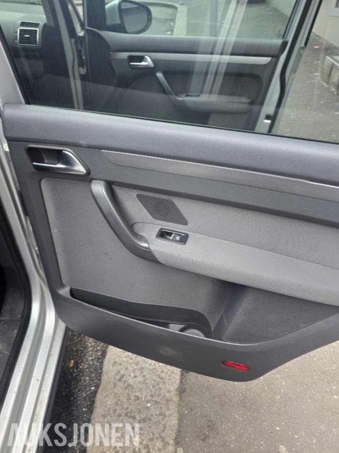 2011 Volkswagen Touran 1.6 TDI 105HK AUTOMAT, HENGERFESTE, S+V DEKK