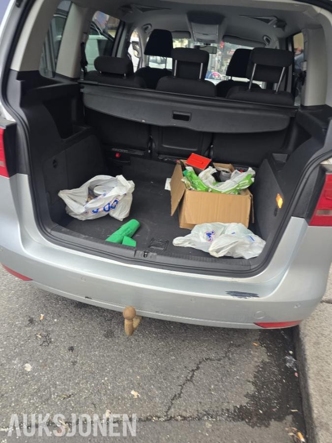 2011 Volkswagen Touran 1.6 TDI 105HK AUTOMAT, HENGERFESTE, S+V DEKK