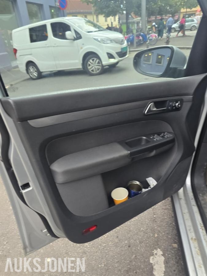 2011 Volkswagen Touran 1.6 TDI 105HK AUTOMAT, HENGERFESTE, S+V DEKK