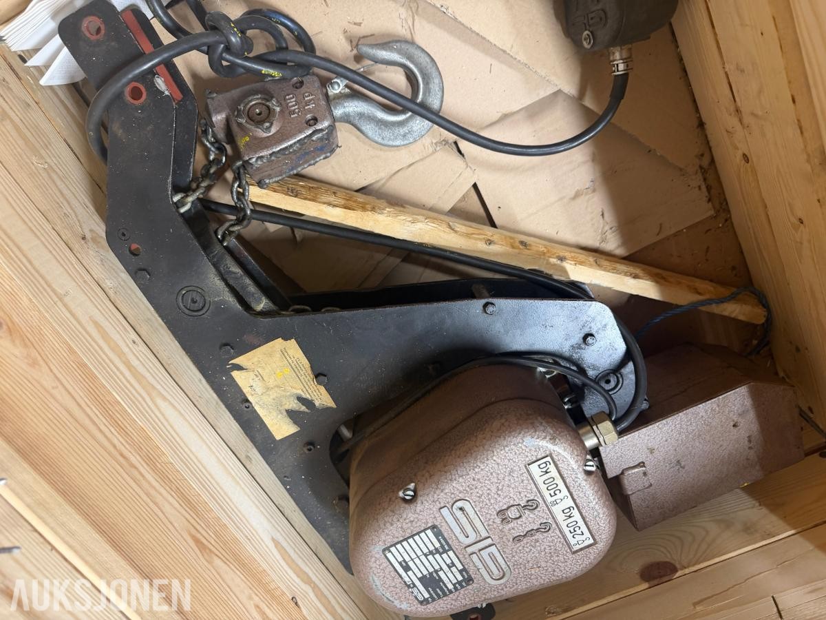 1982 GIS 50/ elektrisk kjettingtalje 250/500 kg