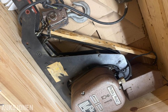 1982 GIS 50/ elektrisk kjettingtalje 250/500 kg