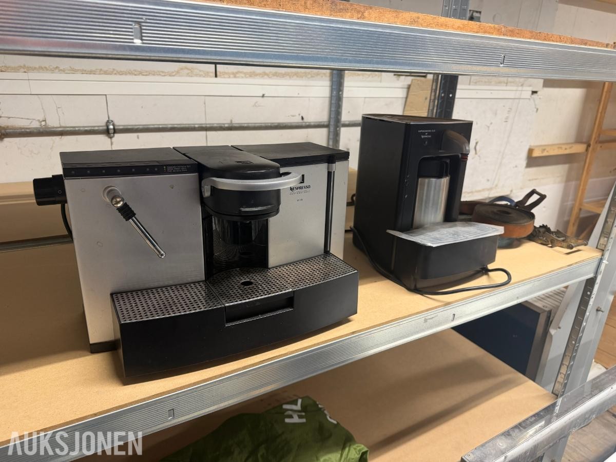 Nespresso Professional ES 100 kaffemaskin med CS 20 Cappuccinatore