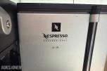 Nespresso Professional ES 100 kaffemaskin med CS 20 Cappuccinatore