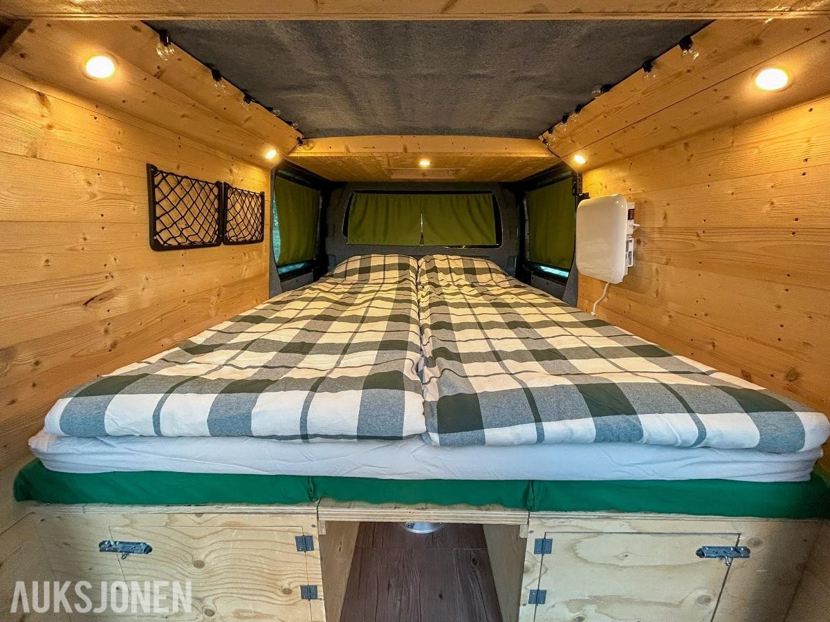 Campervan - Peugeot Expert – Automat – 150x200 seng – EcoFlow – MaxxFan