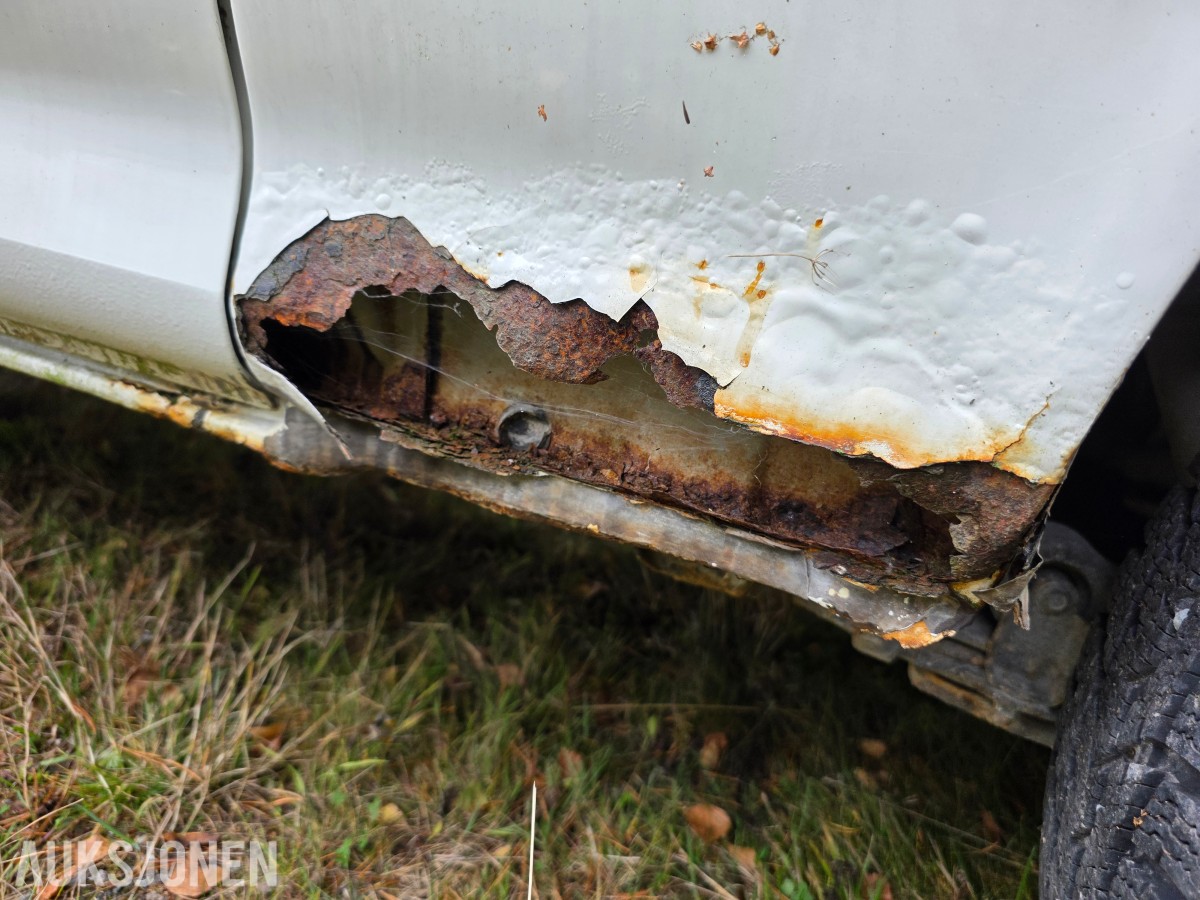 1995 Toyota HiAce 4 WD 5 seter reparasjonsobjekt/delebil