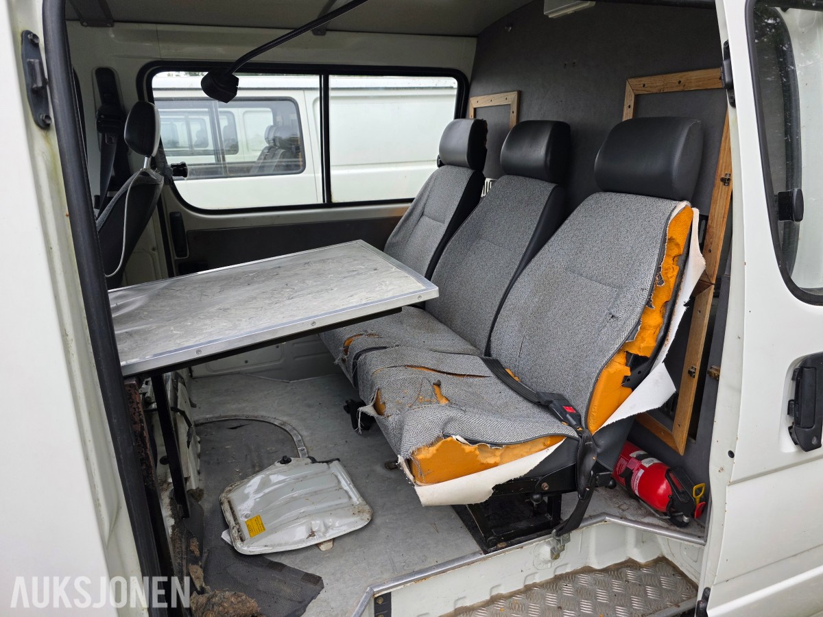 1995 Toyota HiAce 4 WD 5 seter reparasjonsobjekt/delebil