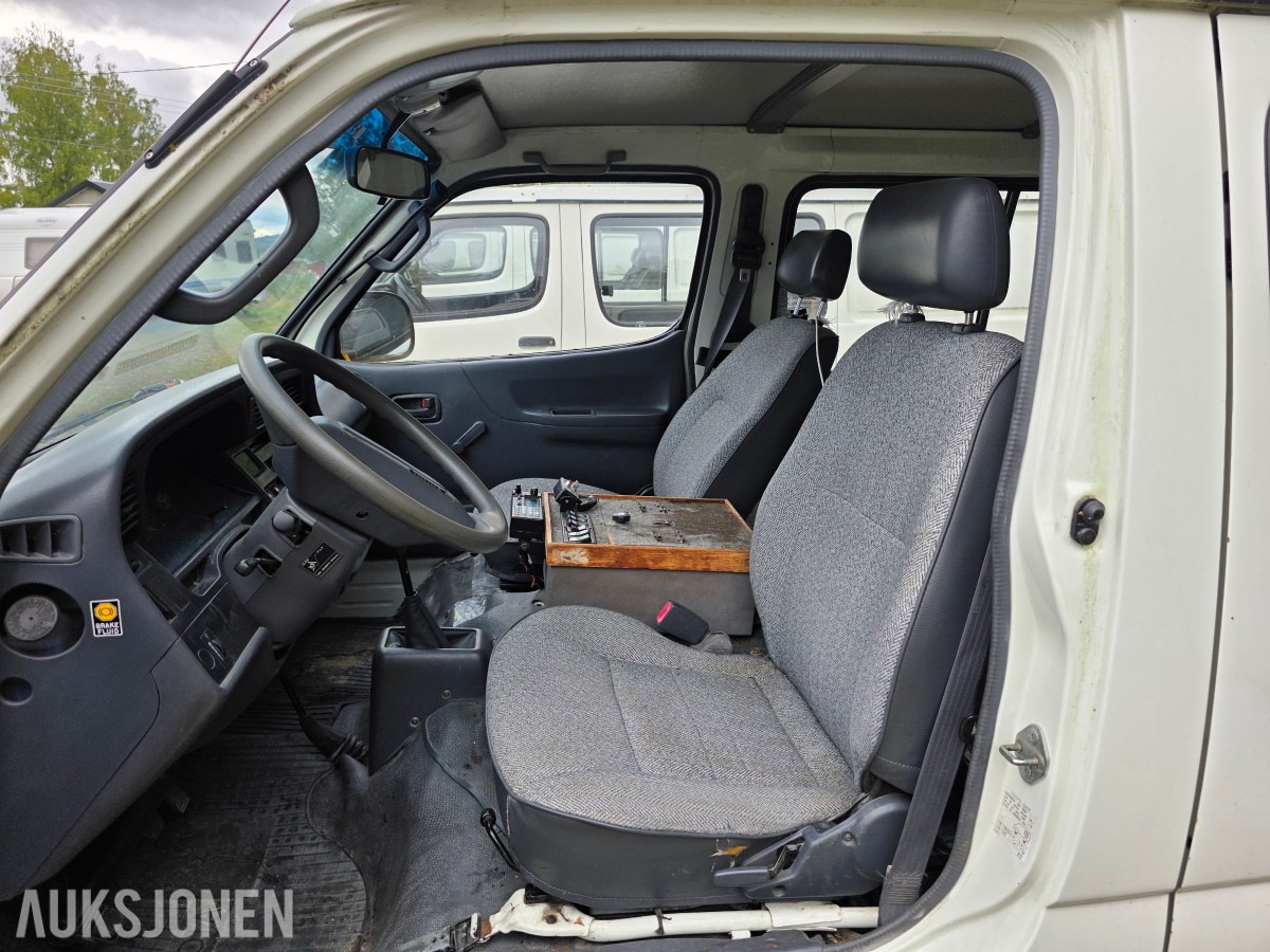 1995 Toyota HiAce 4 WD 5 seter reparasjonsobjekt/delebil