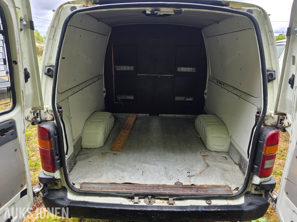 1995 Toyota HiAce 4 WD 5 seter reparasjonsobjekt/delebil