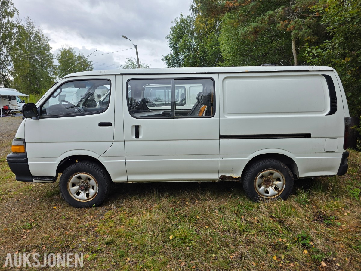 1995 Toyota HiAce 4 WD 5 seter reparasjonsobjekt/delebil