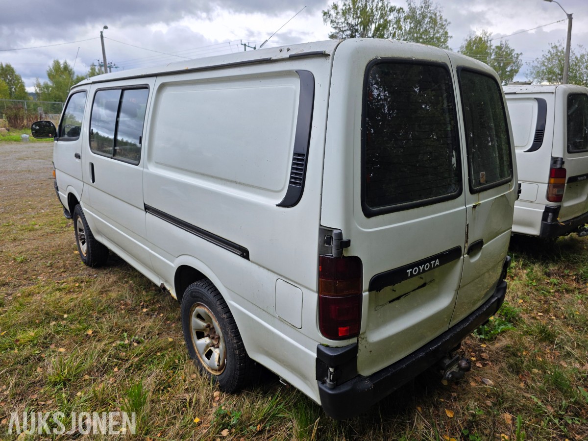 1995 Toyota HiAce 4 WD 5 seter reparasjonsobjekt/delebil