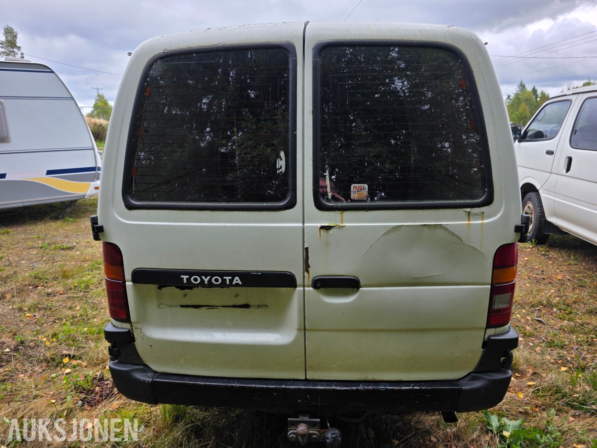 1995 Toyota HiAce 4 WD 5 seter reparasjonsobjekt/delebil