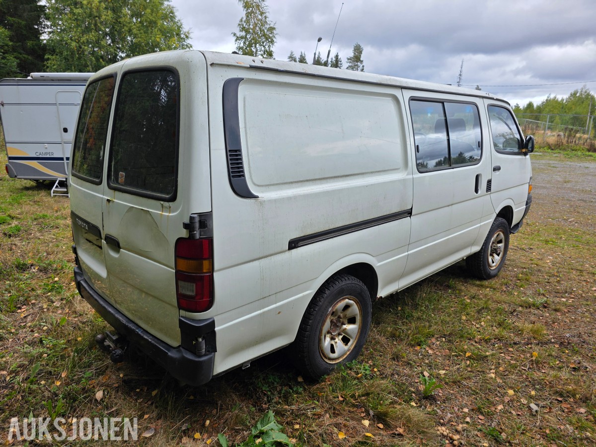 1995 Toyota HiAce 4 WD 5 seter reparasjonsobjekt/delebil