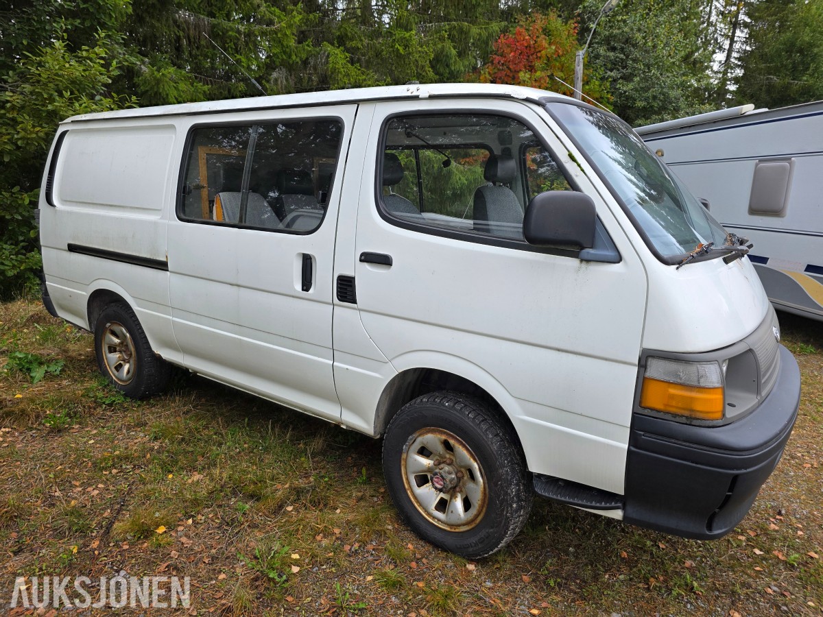 1995 Toyota HiAce 4 WD 5 seter reparasjonsobjekt/delebil