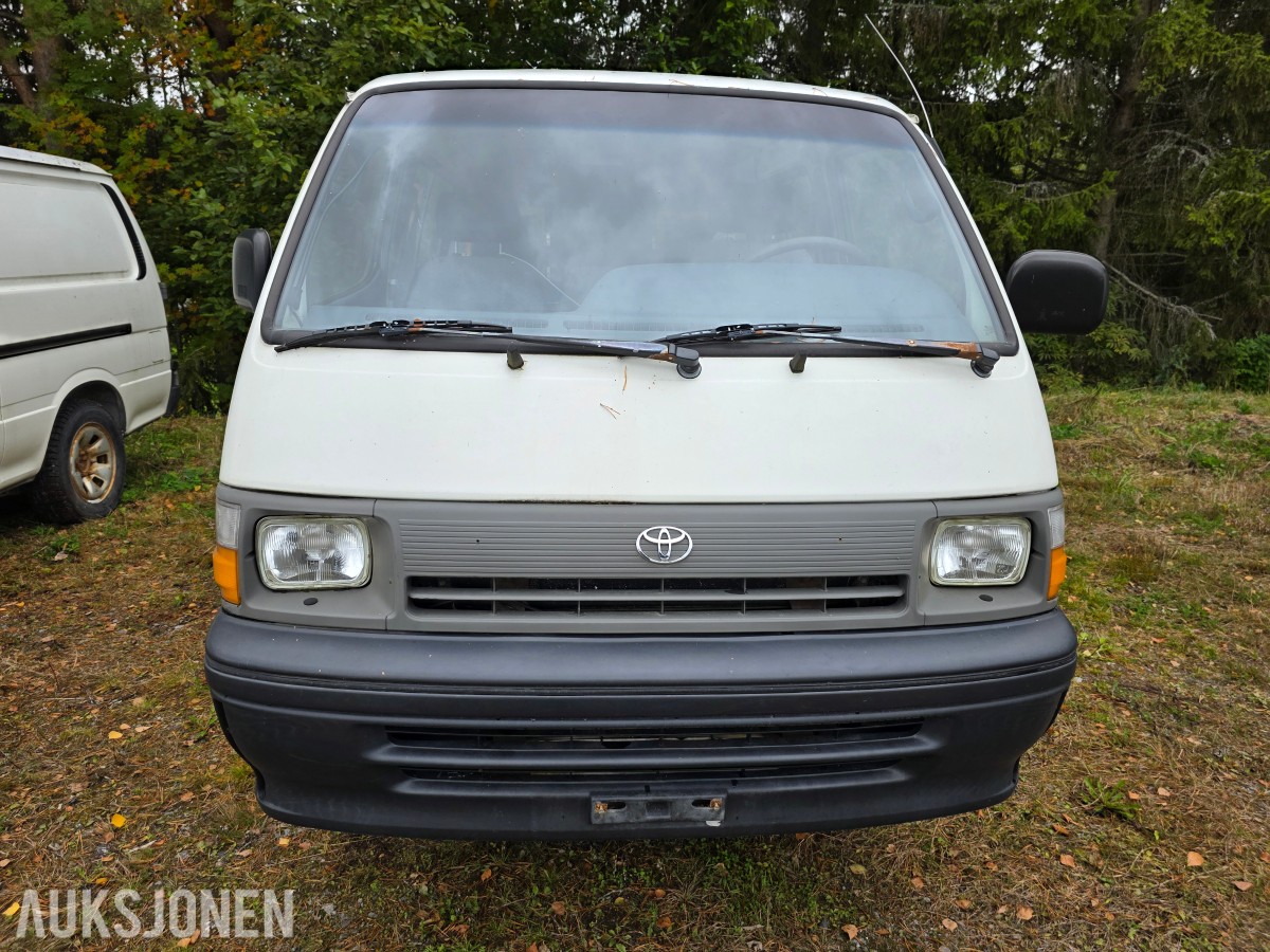 1995 Toyota HiAce 4 WD 5 seter reparasjonsobjekt/delebil