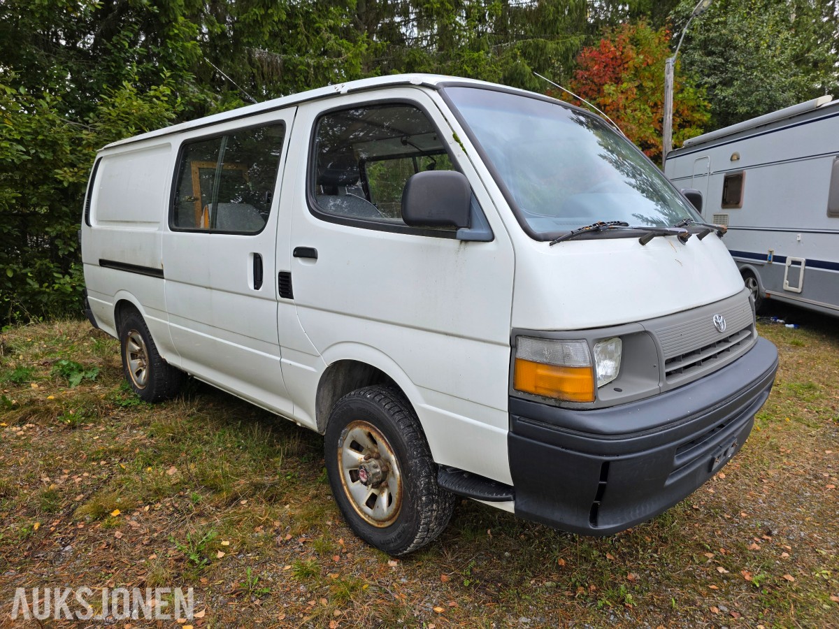 1995 Toyota HiAce 4 WD 5 seter reparasjonsobjekt/delebil