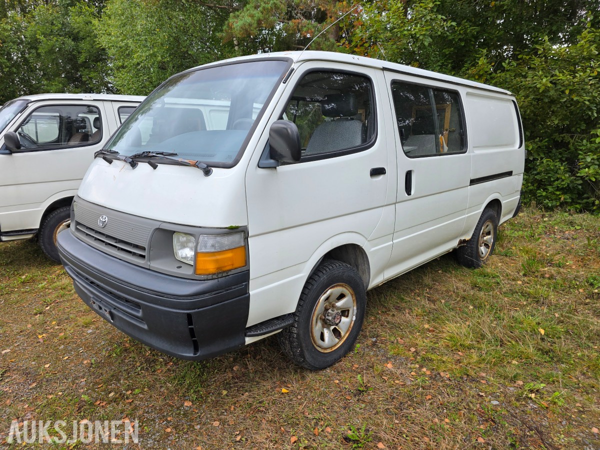 1995 Toyota HiAce 4 WD 5 seter reparasjonsobjekt/delebil