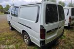 1995 Toyota HiAce 4 WD 5 seter reparasjonsobjekt/delebil