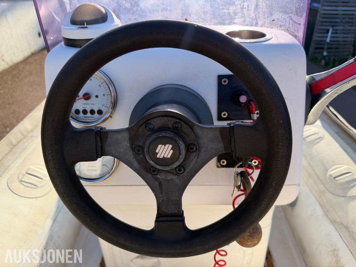 2004 Suzumar 310 med Suzuki DF15 og styrekonsoll/EL-start