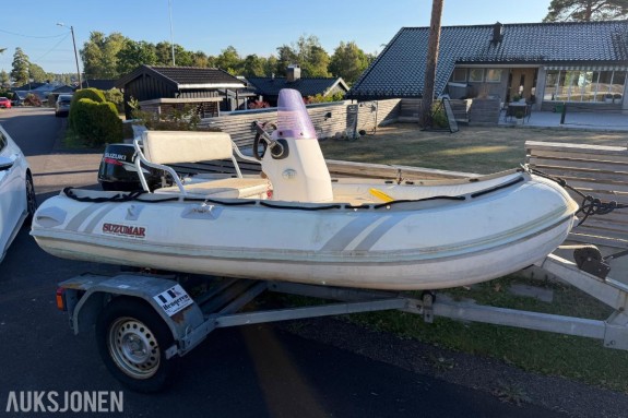 2004 Suzumar 310 med Suzuki DF15 og styrekonsoll/EL-start
