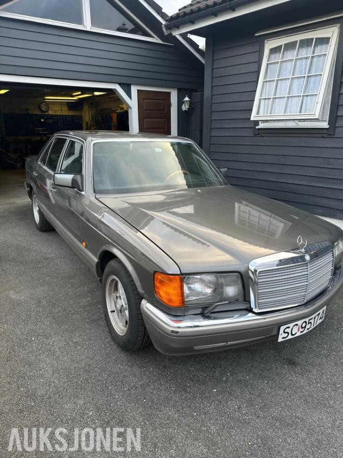 1989 Mercedes-Benz 300 SE 3.0 179hk automat skinninteriør