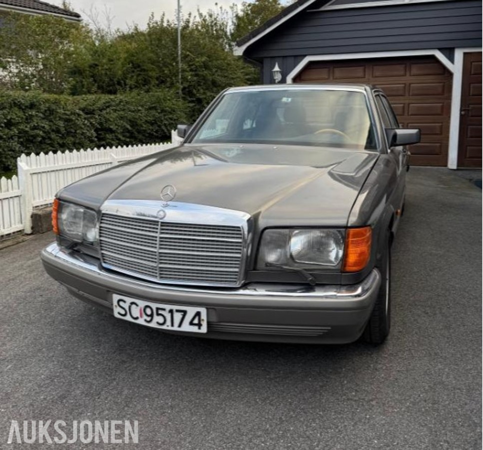 1989 Mercedes-Benz 300 SE 3.0 179hk automat skinninteriør