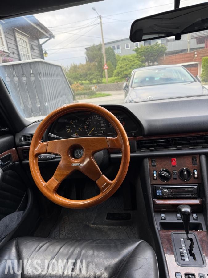 1989 Mercedes-Benz 300 SE 3.0 179hk automat skinninteriør