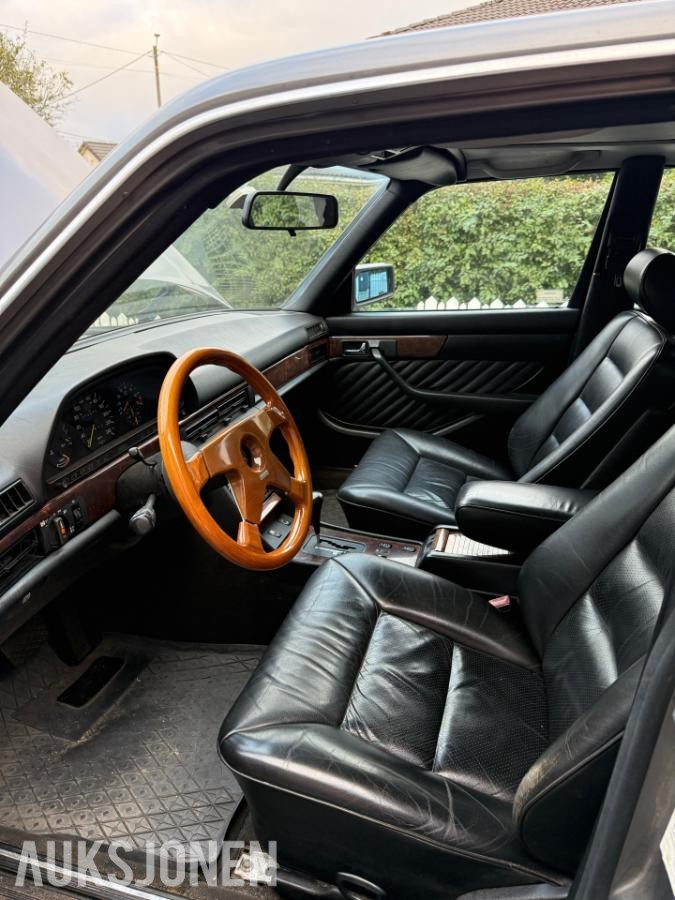 1989 Mercedes-Benz 300 SE 3.0 179hk automat skinninteriør