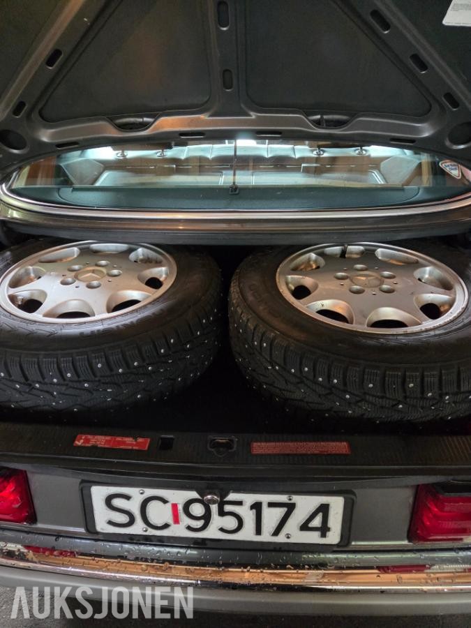 1989 Mercedes-Benz 300 SE 3.0 179hk automat skinninteriør