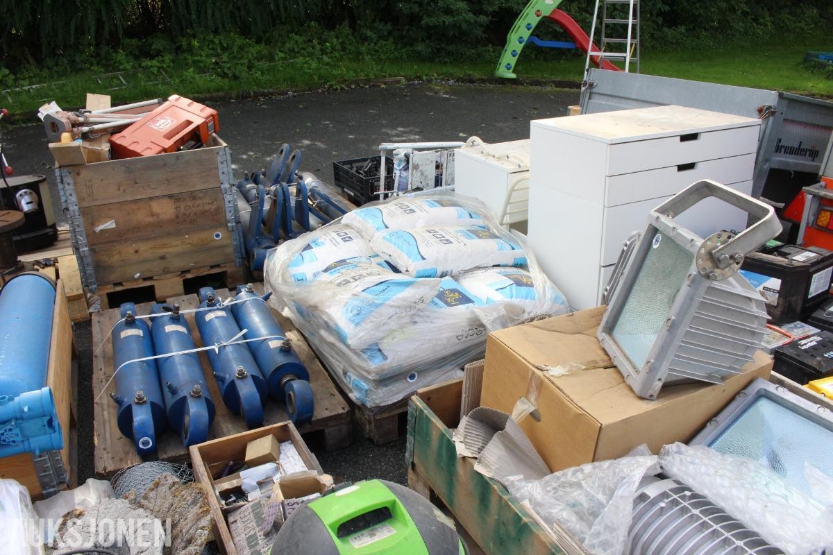Forundringspakke Diverse overskuddsmateriell