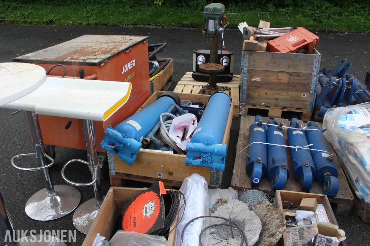 Forundringspakke Diverse overskuddsmateriell