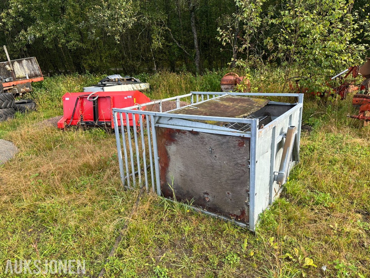 fôrstasjon med grinder og trekantfeste – repobjekt