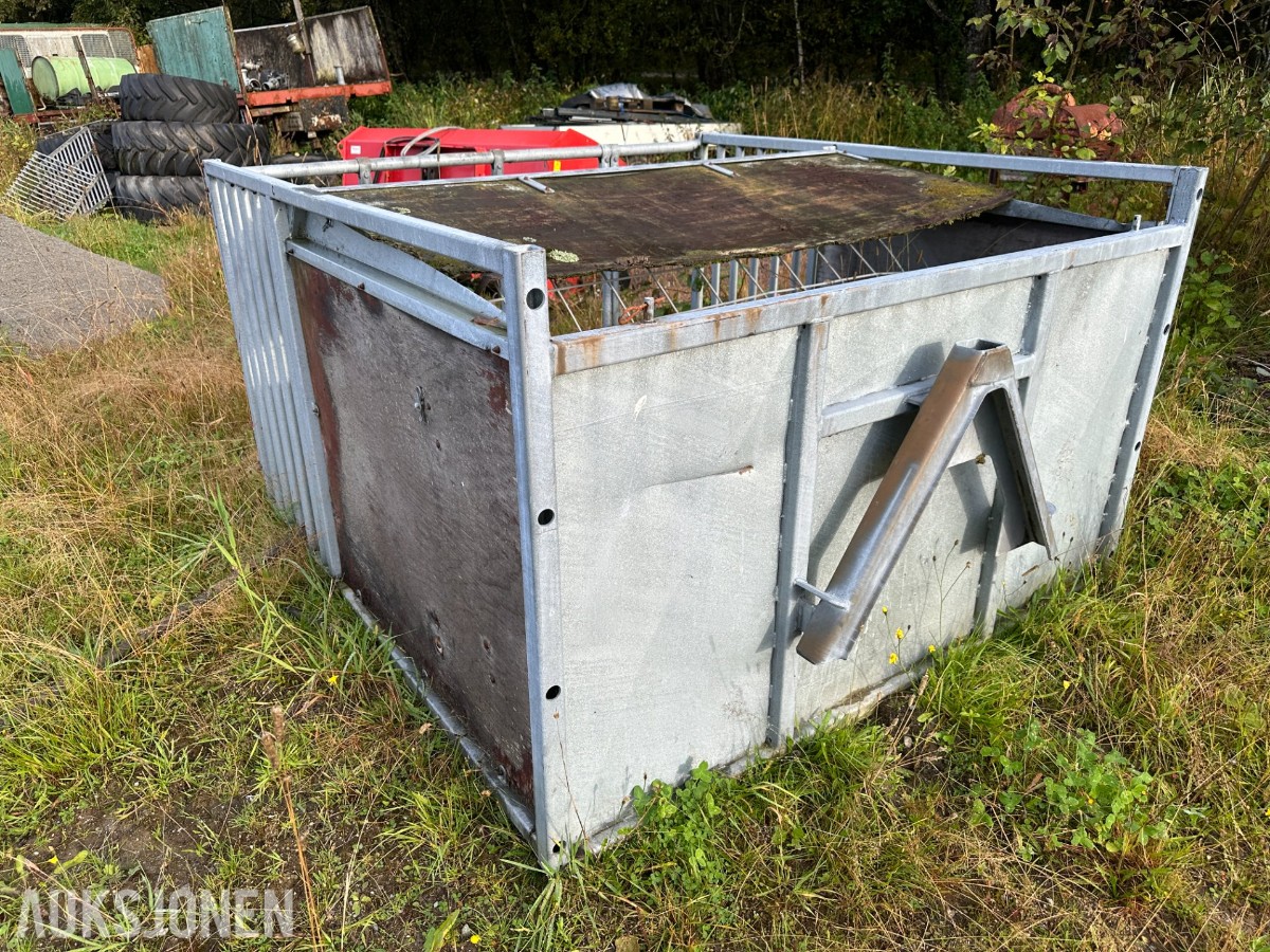 fôrstasjon med grinder og trekantfeste – repobjekt