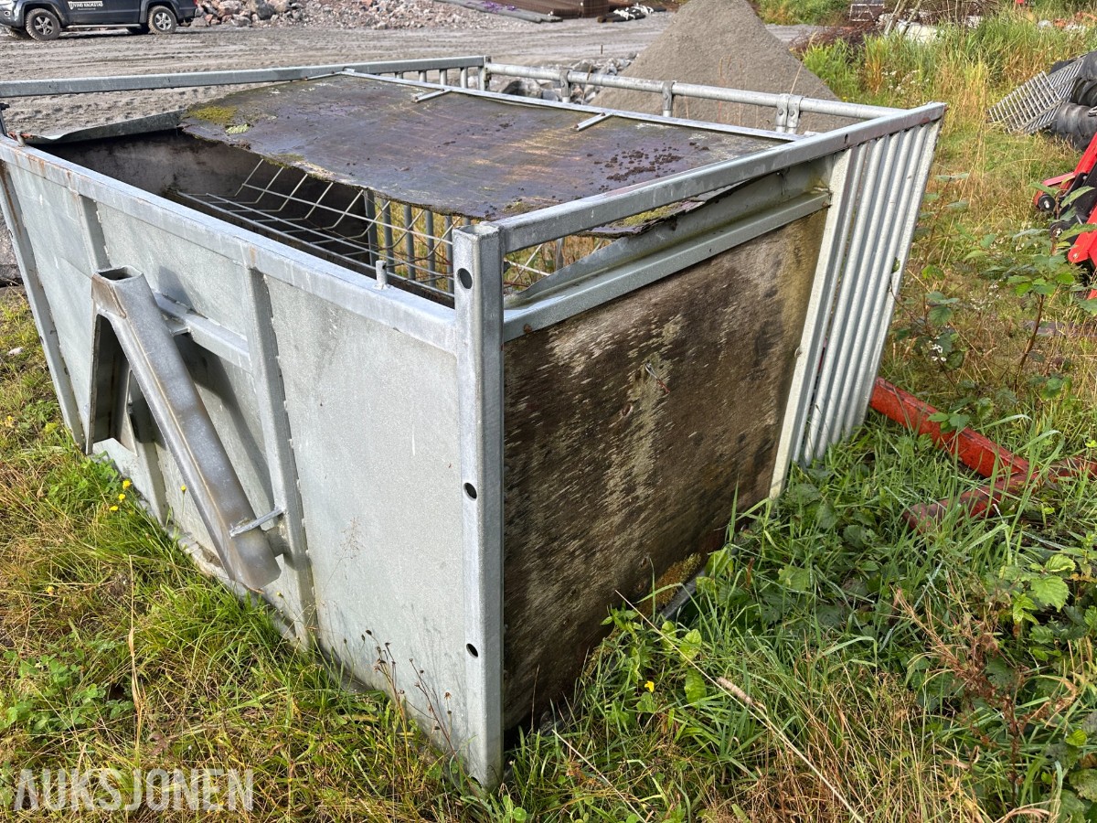 fôrstasjon med grinder og trekantfeste – repobjekt