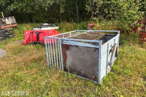 fôrstasjon med grinder og trekantfeste – repobjekt