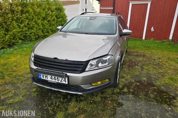 2013 Volkswagen Passat 2.0 170hk 4MOTION AUTOMAT HENGERFESTE S+V DEKK EU OK 02.2028