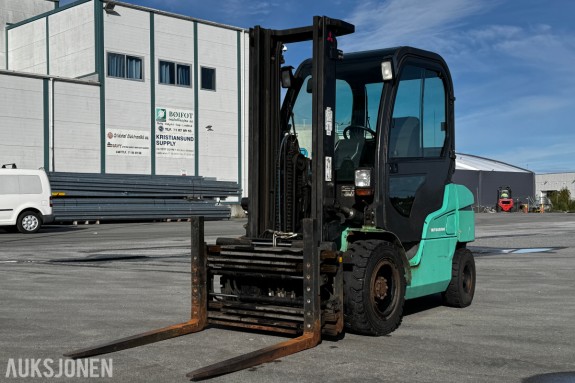 2005 Mitsubishi FD30N 3 tonns Dieseltruck - Hydraulisk bredding og sideskift med elektrisk tilt på hytte