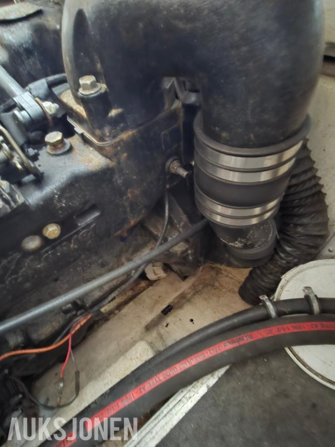 Aquatron 19 fot - renovert motor - henger