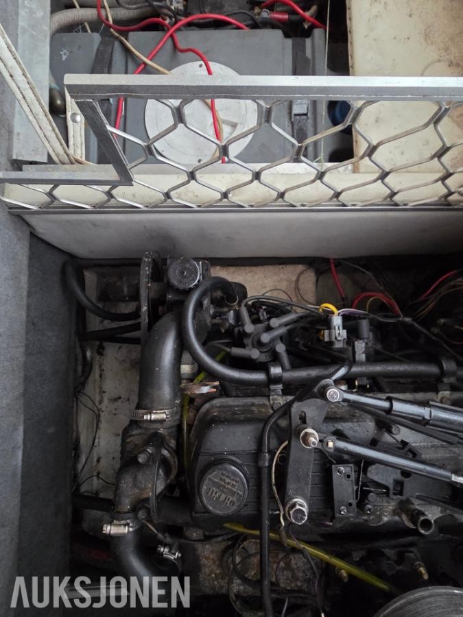 Aquatron 19 fot - renovert motor - henger