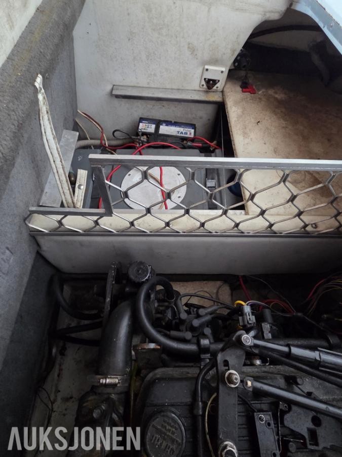 Aquatron 19 fot - renovert motor - henger