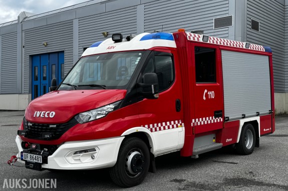 2020 Iveco Daily 70C18 72 - 180 Brannbil / Mannskapsbil for 5 personer - Gått kun 8943 km - 3 røykdykkerstoler - 1000 liters vanntank - Vinsj - Tilhengerfeste - EU ok