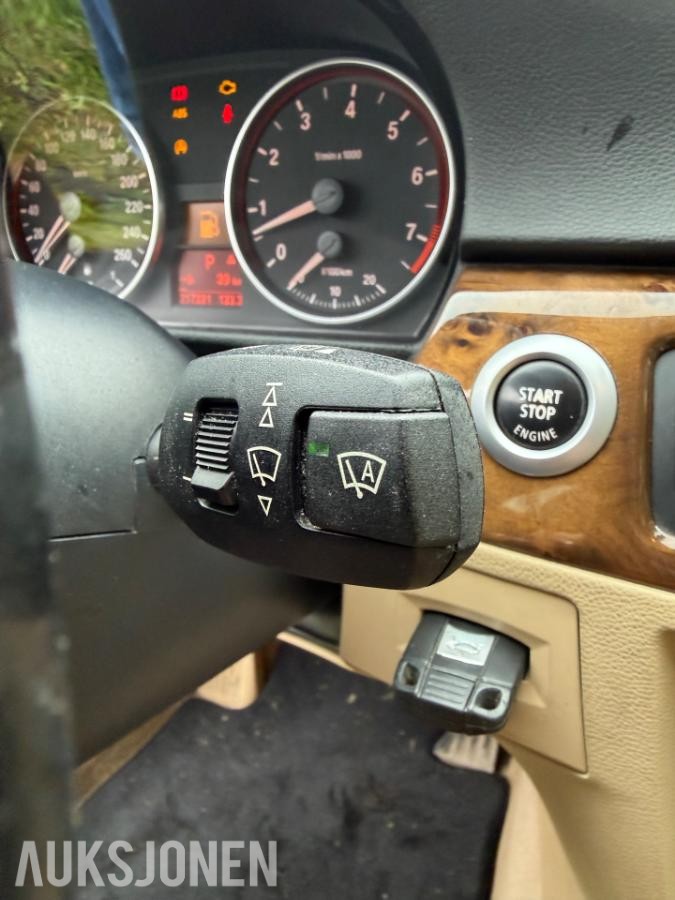 2008 BMW 325XI 2.5 218hk automat cruisekontroll skinn s+v dekk