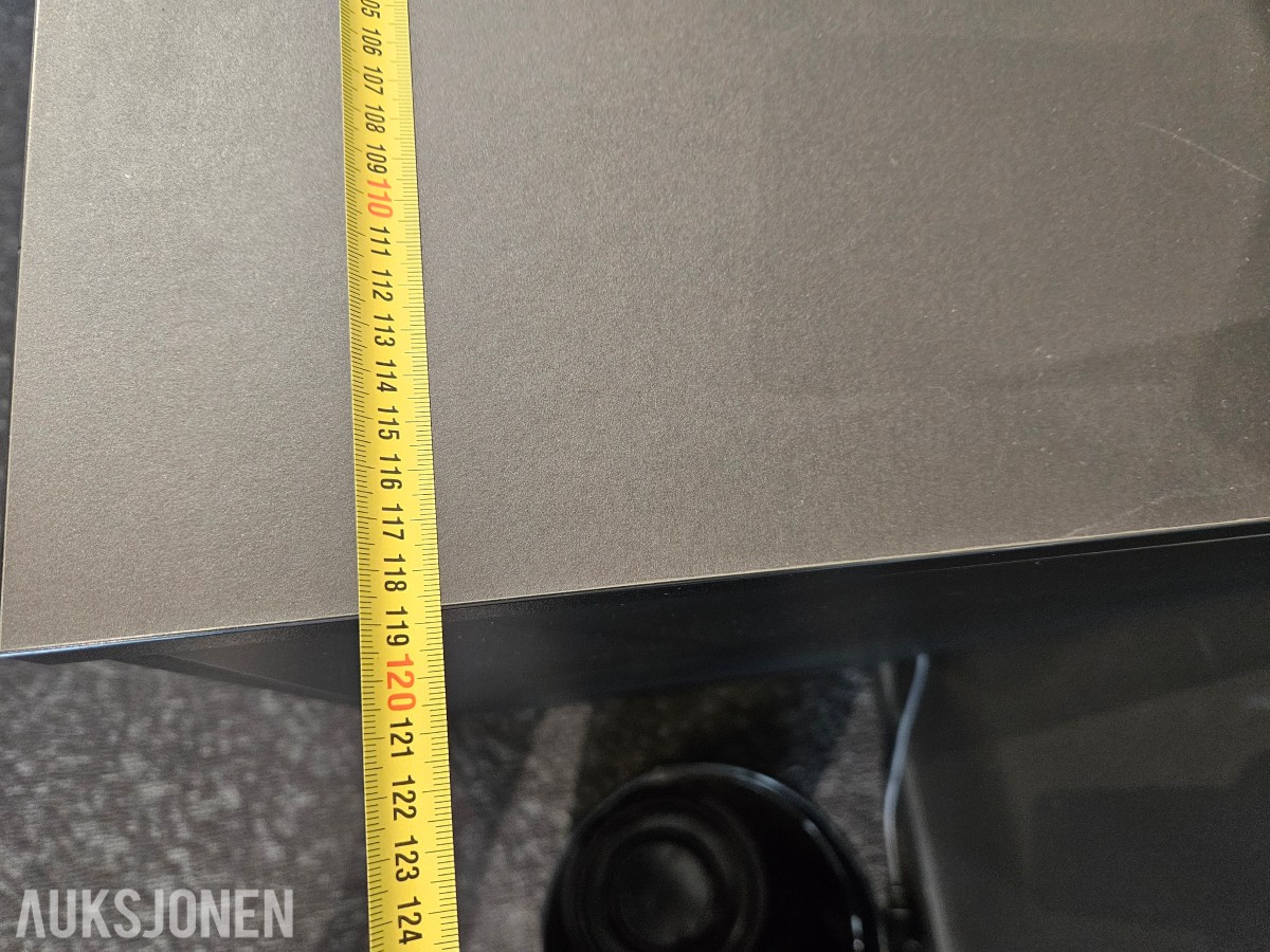 Ragnars spesialdesignet skjenk / oppbevaringsskap