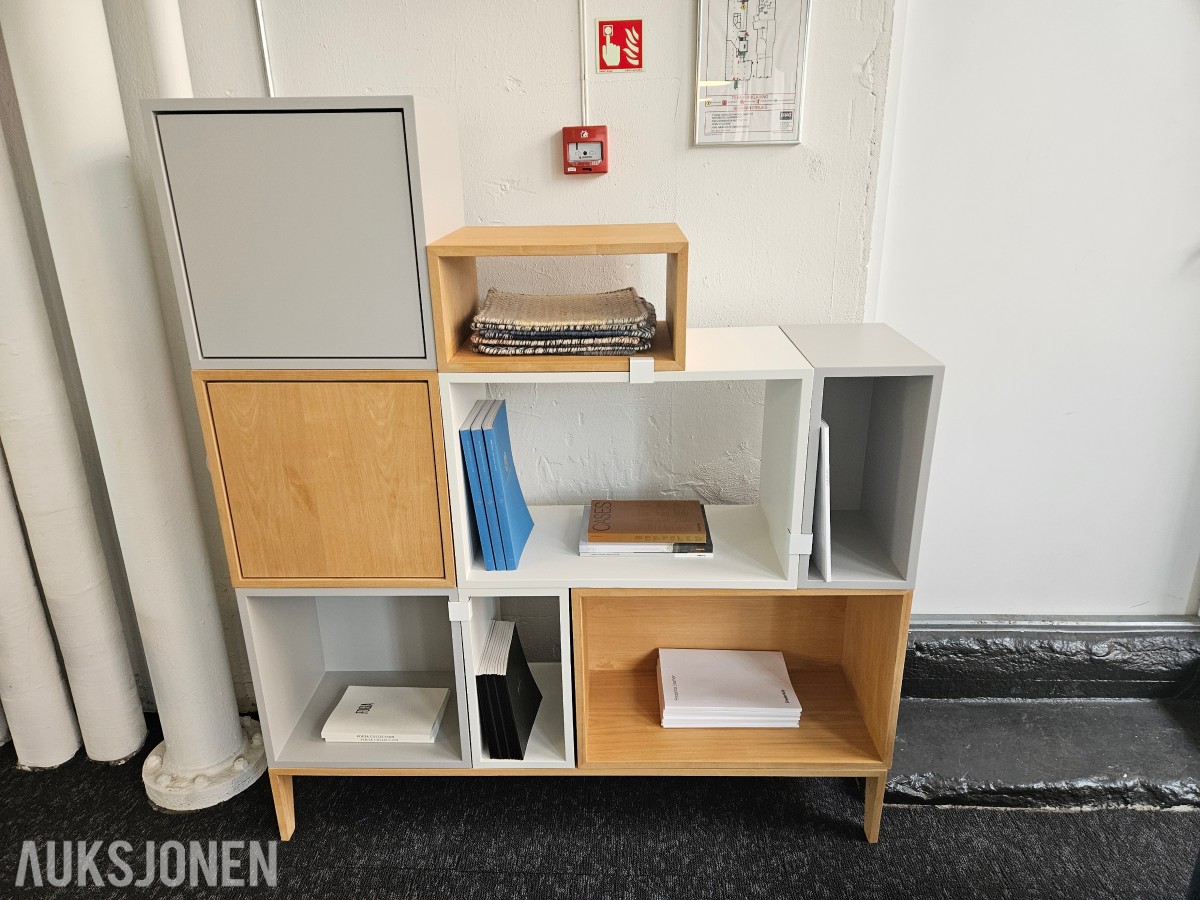 Muuto Stacked modulreol – eik, hvit og lys grå