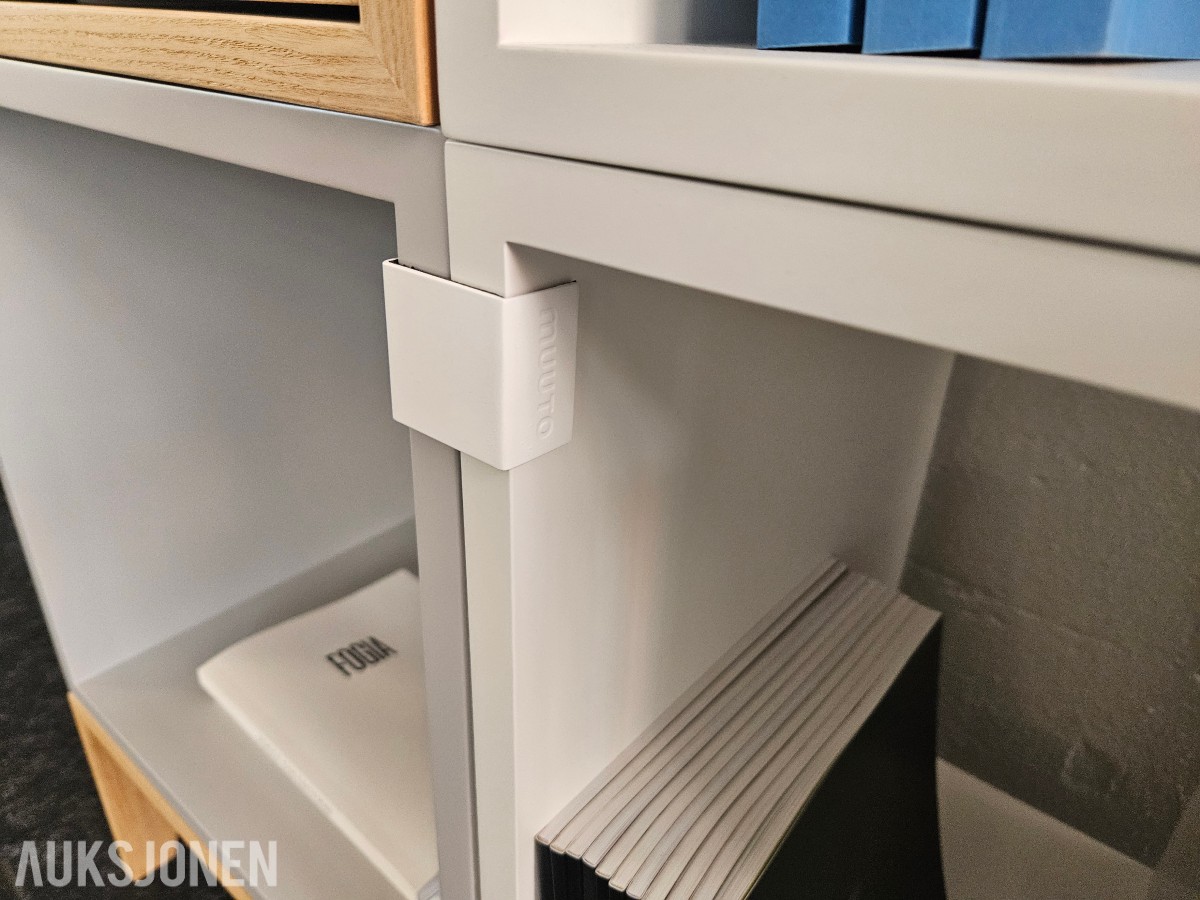 Muuto Stacked modulreol – eik, hvit og lys grå