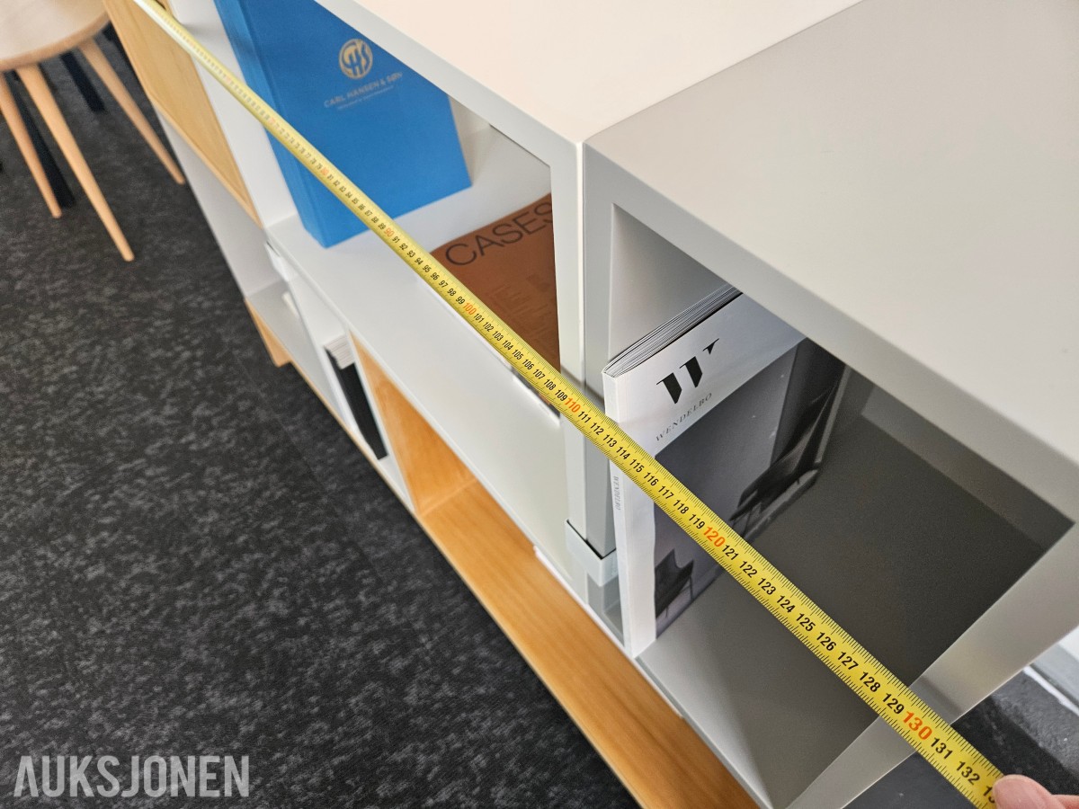 Muuto Stacked modulreol – eik, hvit og lys grå