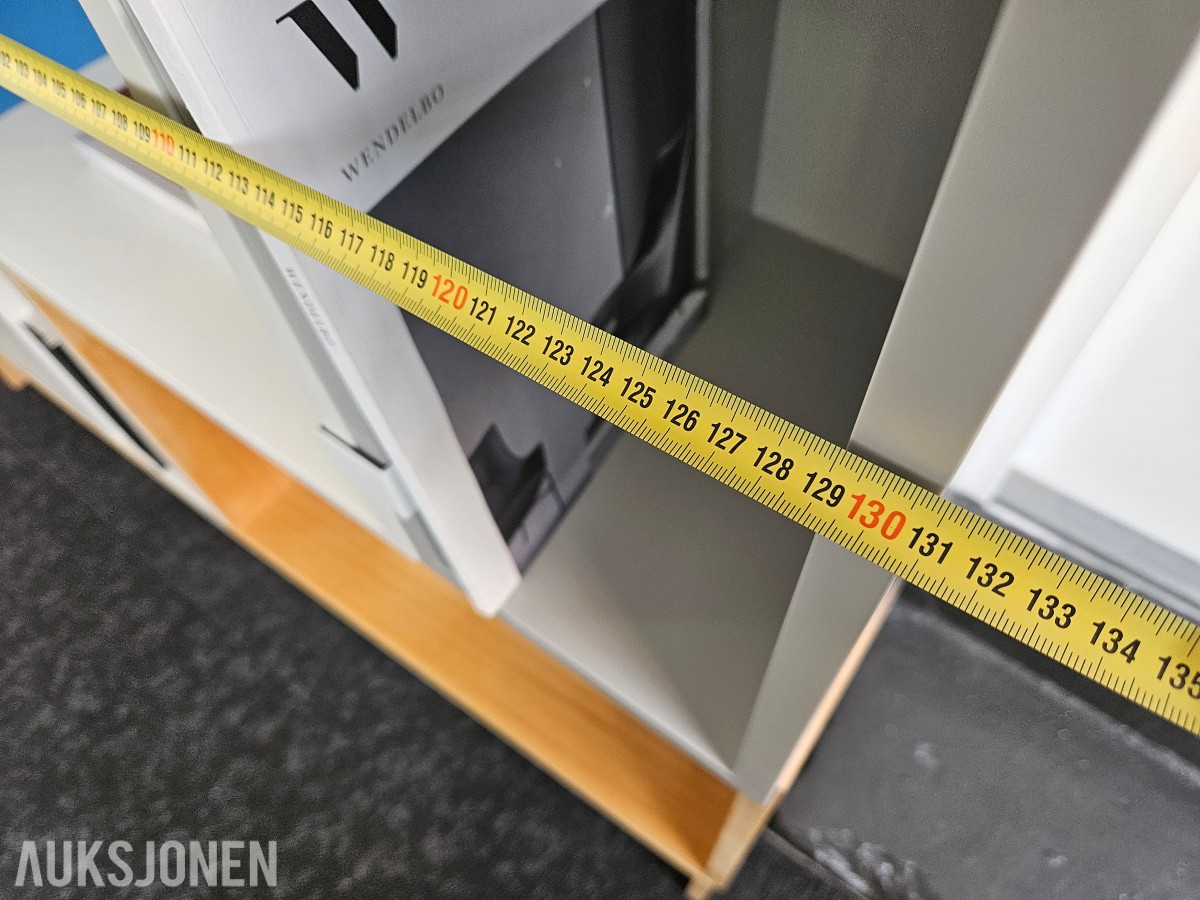 Muuto Stacked modulreol – eik, hvit og lys grå