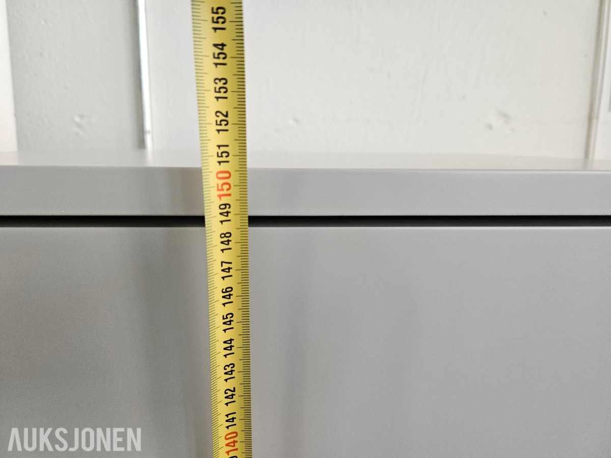 Muuto Stacked modulreol – eik, hvit og lys grå
